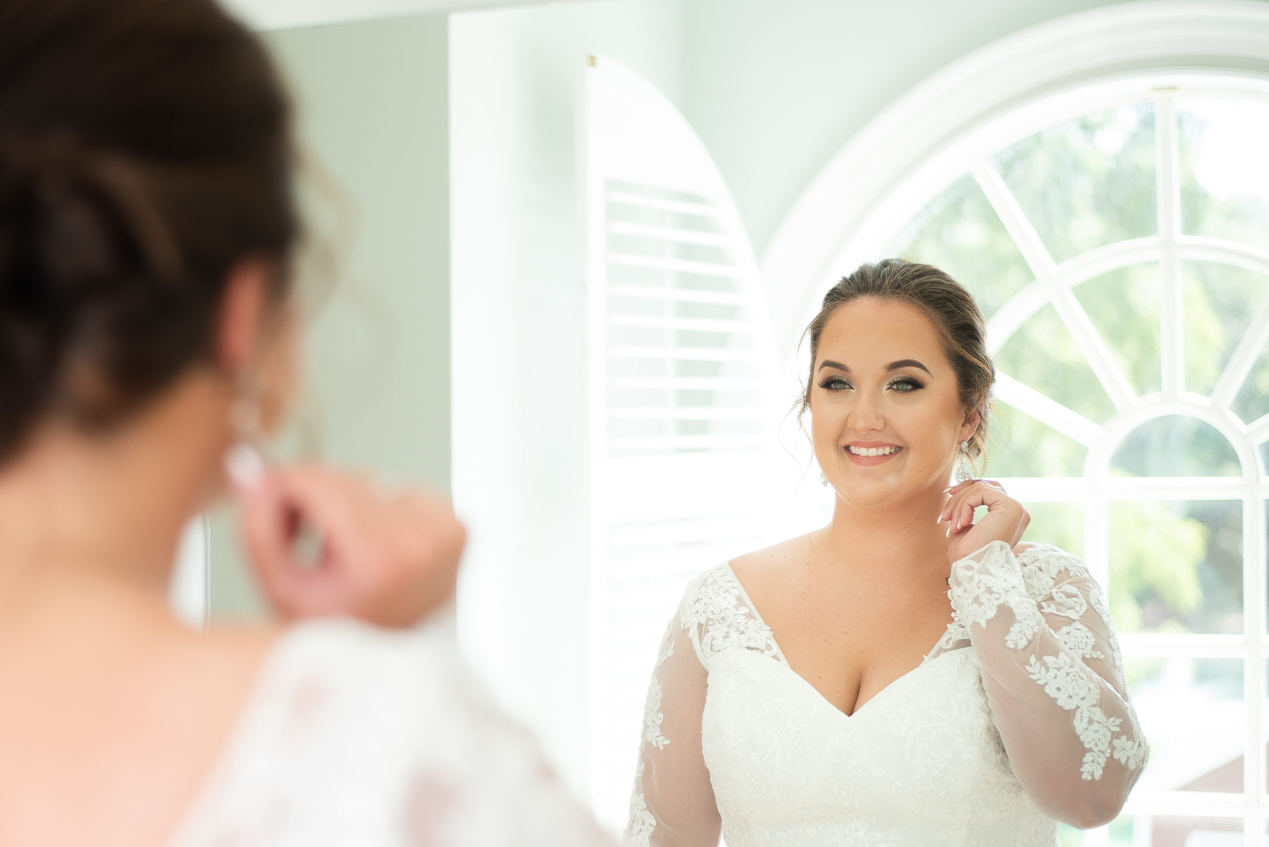 Samantha getting ready for her Blush, Navy and gold wedding at Walnut Hill.